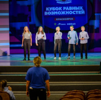 кликни чтобы увеличить: Евгения Петрова, "Карполь" КВНа ведет прогон программы.